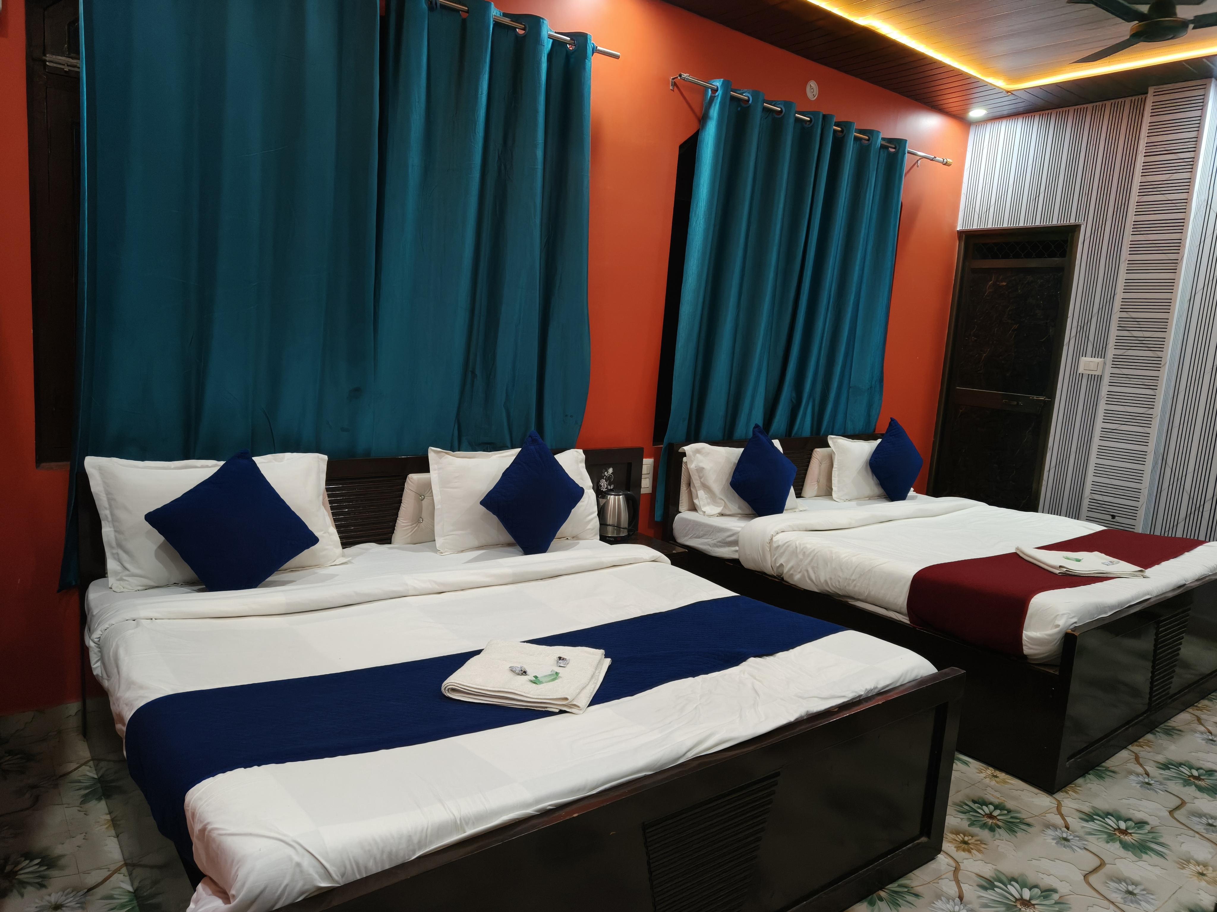 Hotel Arya Kulam Palace - Tap to explore photos