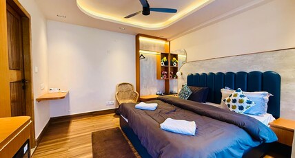 Joey's Hostel Manali Room Type - Deluxe Double Room with Heater (Upper Floor)