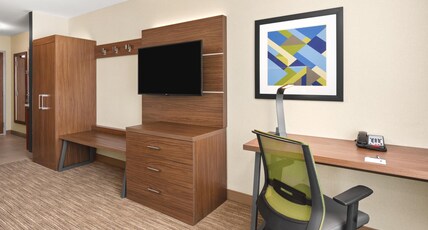 Holiday Inn Express & Suites Corning Room Type - 2 Queen Beds Standard Mobil Access Tub