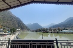 Mangalam lake view homestay