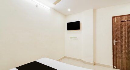 Hotel O Neredmet Road Room Type - Deluxe