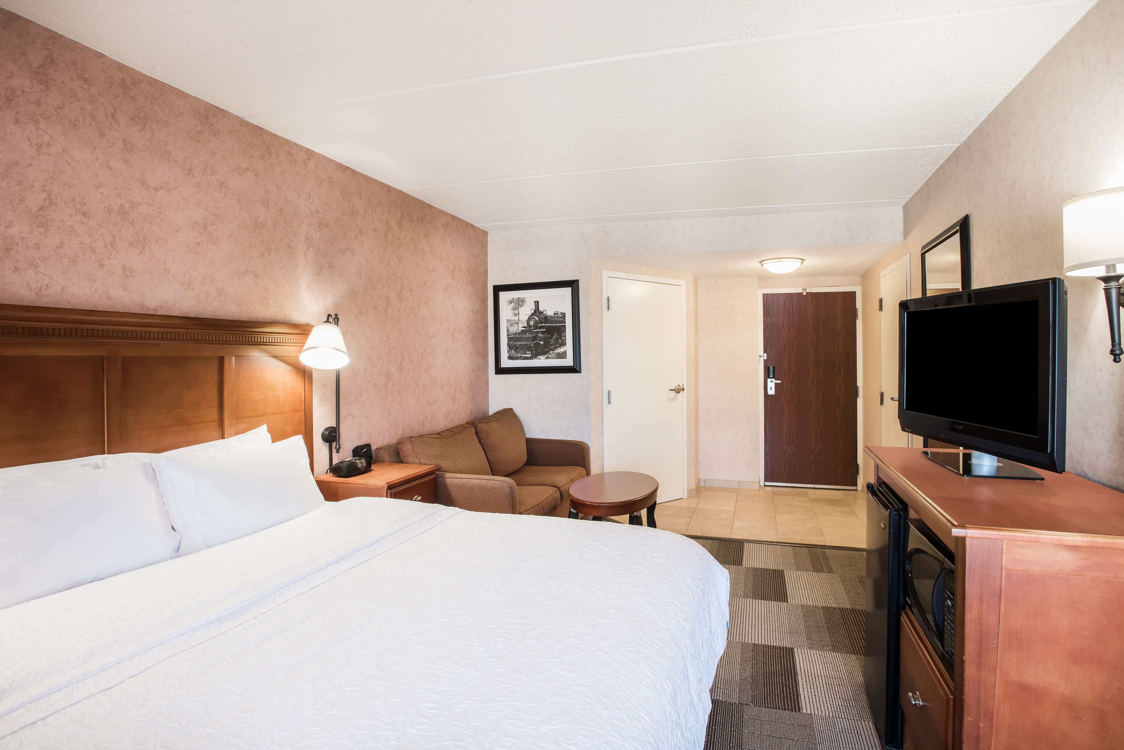 Hampton Inn by Hilton West Springfield - Tap to explore photos
