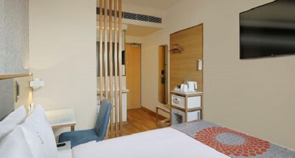Holiday Inn Express Pune Pimpri Room Type - 1 QUEEN BED SUPERIOR BREAKFAST