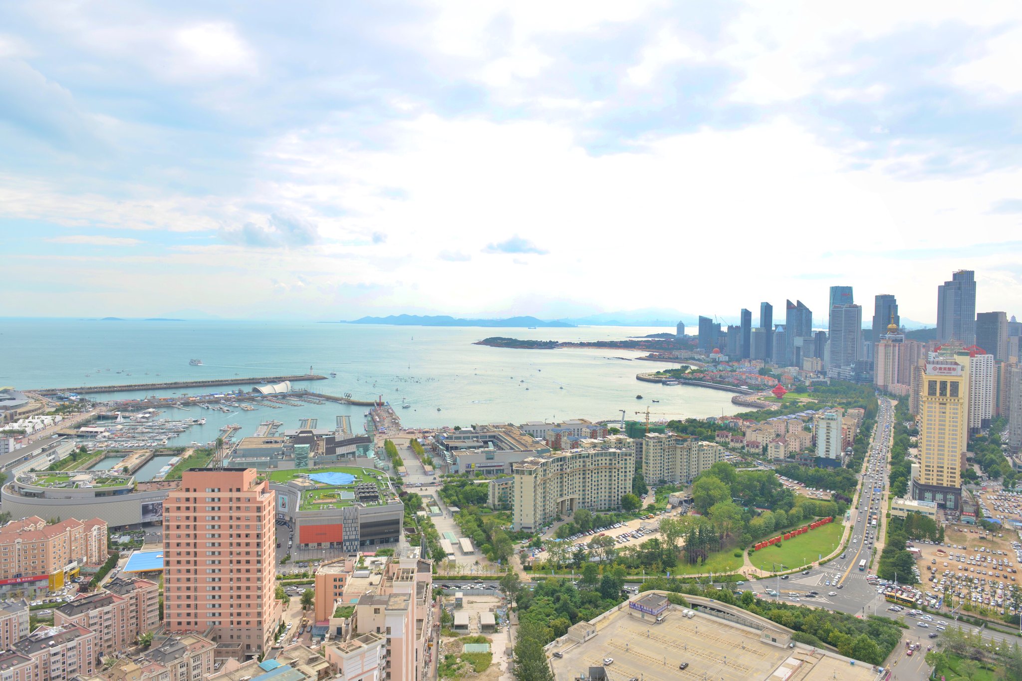 Crowne Plaza QINGDAO - Tap to explore photos