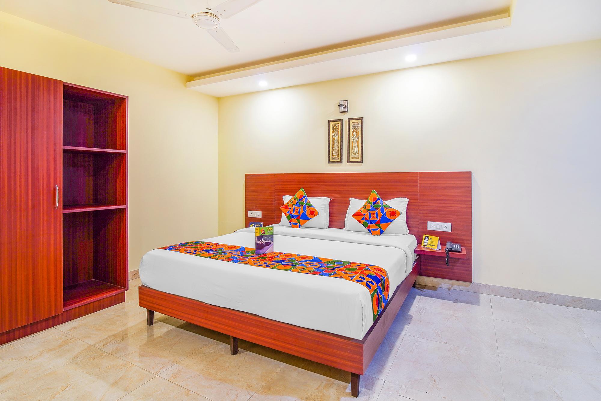 FabHotel VR Stay - Nr. Huda City Centre Gurugram - Tap to explore photos