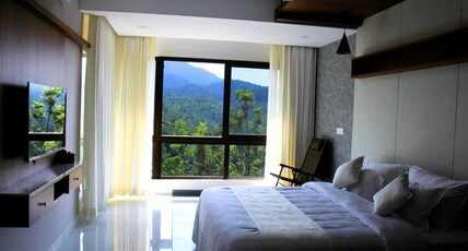 Y3 Suites | Infinity Pool & Tea-valley Rooms Room Type - Jacuzzi Suite with Balcony
