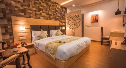 Kadamb Spiritual Resort - Near Prem Mandir Room Type - Deluxe King Studio