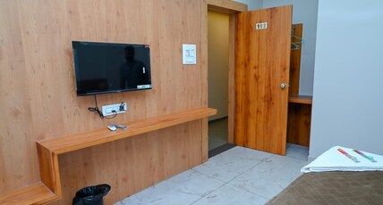 SHIVPRAKASH EXECUTIVE Room Type - Deluxe Ac Room