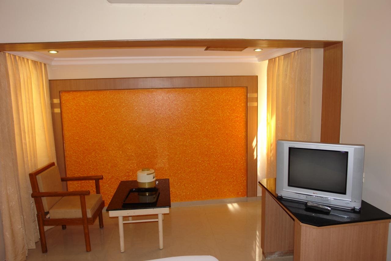 Hotel Sree Murugan - Tap to explore photos