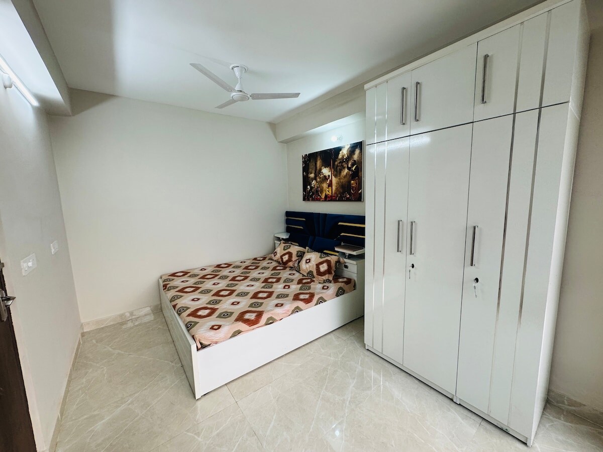 HomeArchs Nest Your Second Home in Kashi - Tap to explore photos
