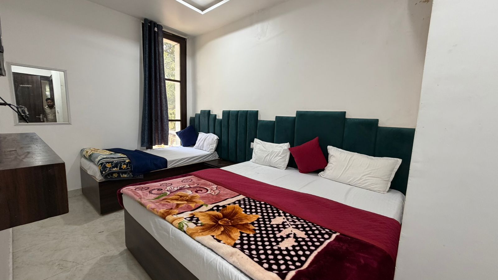 Hotel Ravintam - Tap to explore photos