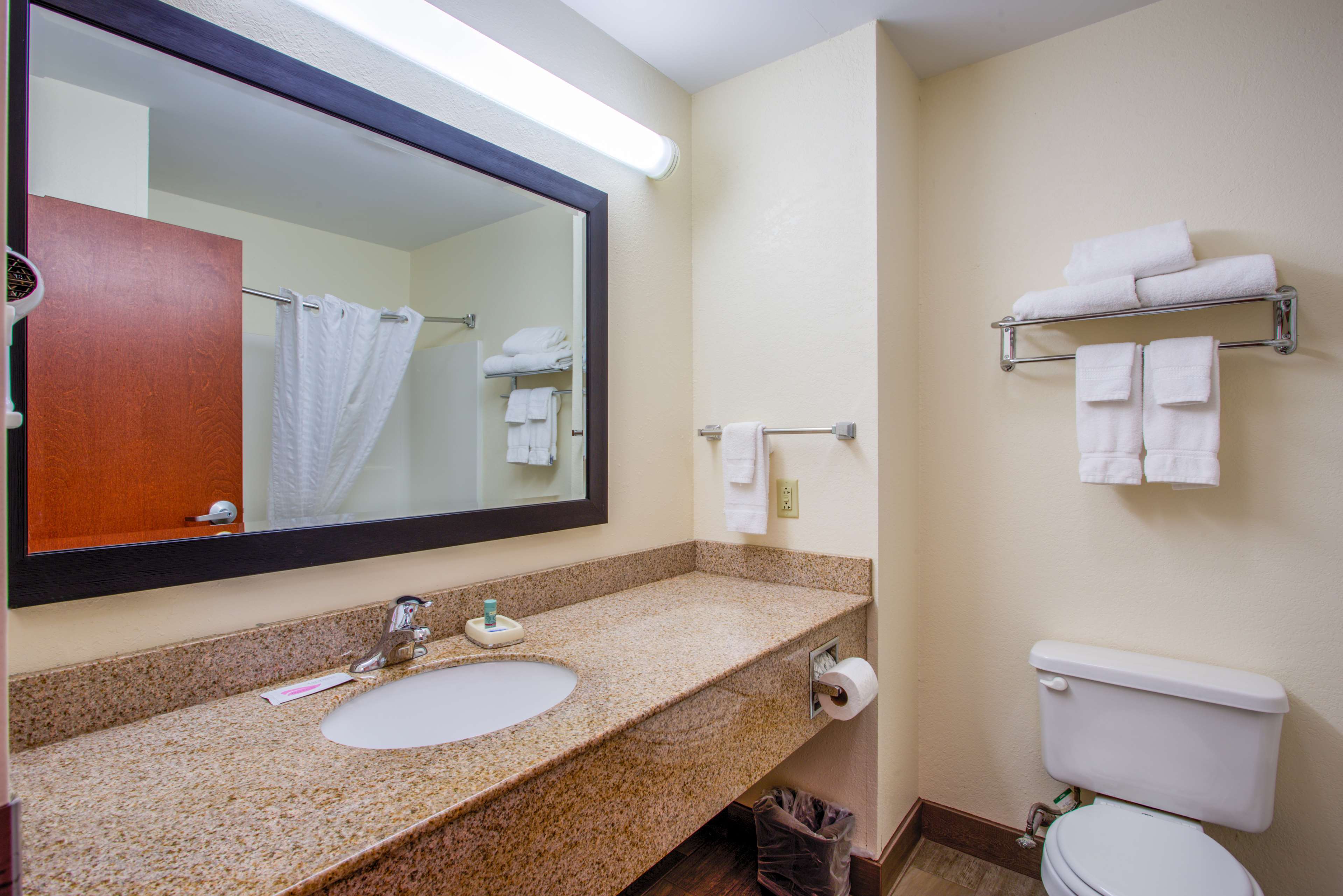 Best Western Nittany Inn Milroy - Tap to explore photos