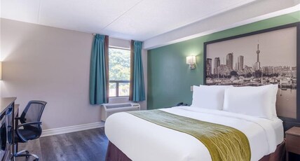 Super 8 by Wyndham Toronto East ON Room Type - 1 Queen Bed, Suite, Non-Smoking