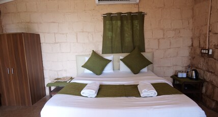 Tadoba Safari Stay Nature's Sprout Room Type - Lake View Machaan Cottage