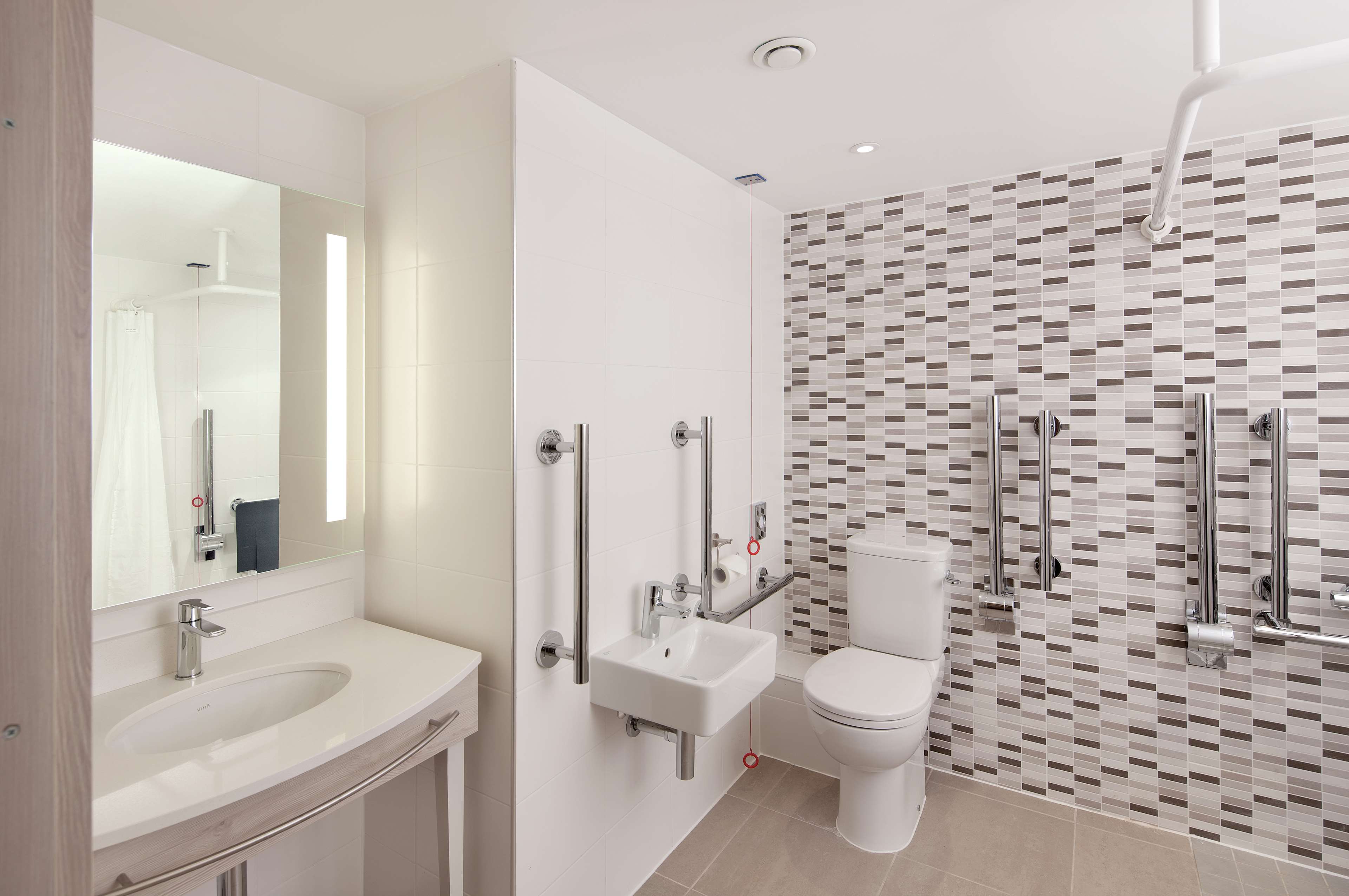 Hampton by Hilton Leeds City Centre - Tap to explore photos