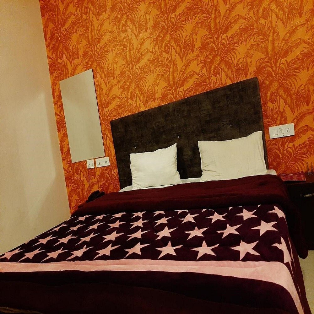 Hotel Bliss - Tap to explore photos