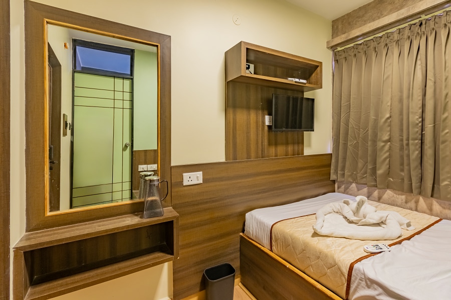 De Santhosh Residency - Tap to explore photos