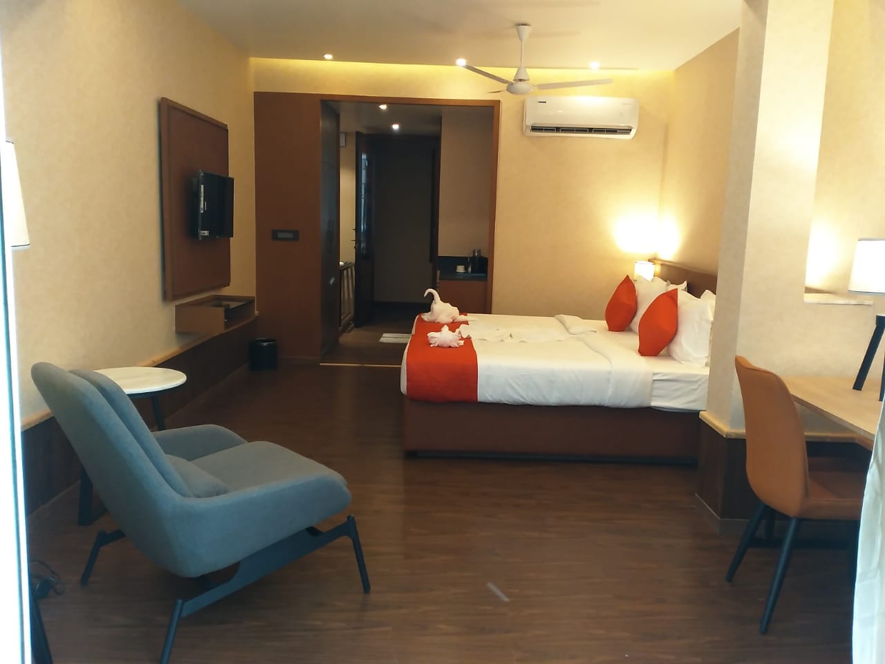 Hotel Jyoti - Tap to explore photos