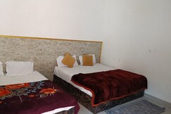 Maheswar Travels and Lodge