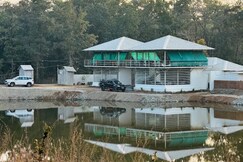 BAAGH-THE MIDWAY RETREAT