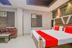 Address of Hotel O Shiv Pukhraj