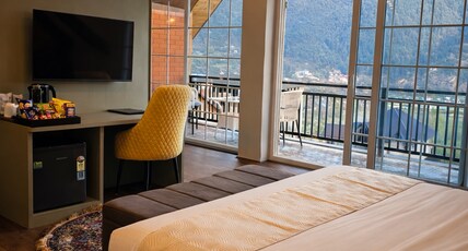 THE GRAND CLIFF (BY MARVILLA) Room Type - Attic Mountain View Room with Balcony