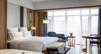 Pullman Changbaishan Resort Room Type - SUPERIOR ROOM, 1 King Size Bed, Forest View