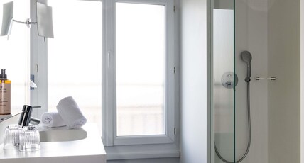 Mercure Annecy Centre Room Type - Superior Room - 1 double bed with balcony