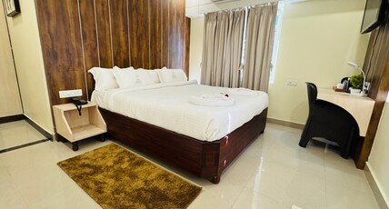 Hotel City Grand Room Type - Deluxe Room Without Balcony Hotel City Grand Room Type - Deluxe Room Without Balcony