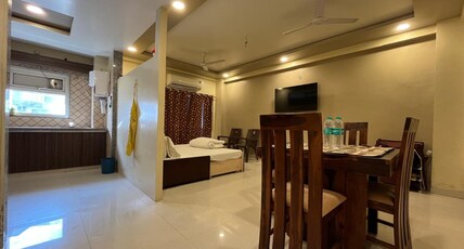 Shree jees House - 1BHK Room Type - Luxury Deluxe suite bedroom 1 BHK