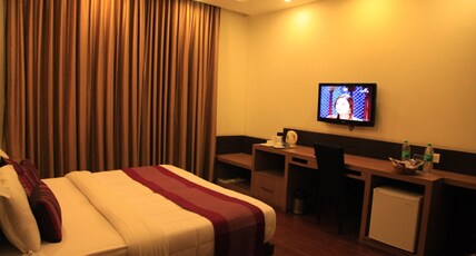 INDIYAAH Residency Golf Course Road Room Type - Superior Deluxe Room