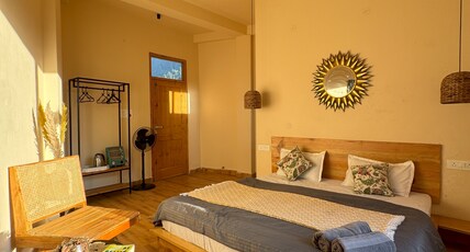 Grham Hostel Room Type - Superior King Room with Mountain View