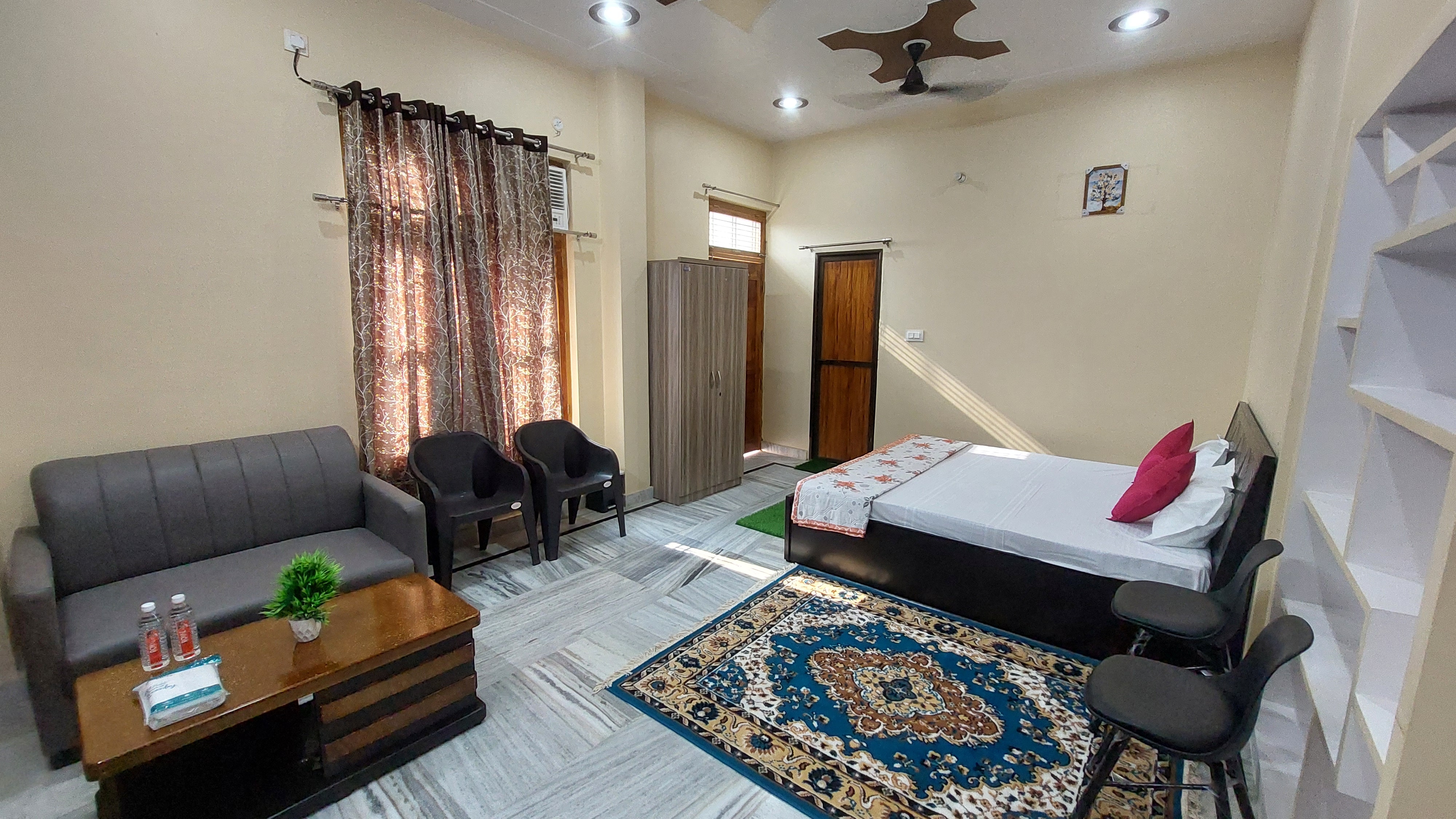 Urmila's HomeStay - Tap to explore photos