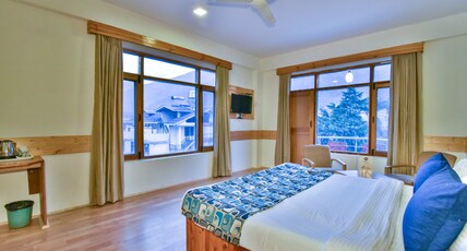 Punj Hotel Room Type - Super Deluxe With Balcony Mountain view
