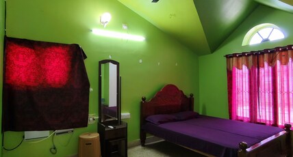 Square & Dormitory Stays Room Type - Suit Room