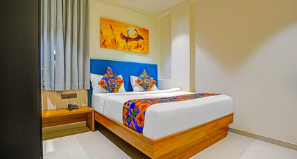 FabHotel Siddharth Inn - Nr. Siddharth Bunglows Room Type - Deluxe Room