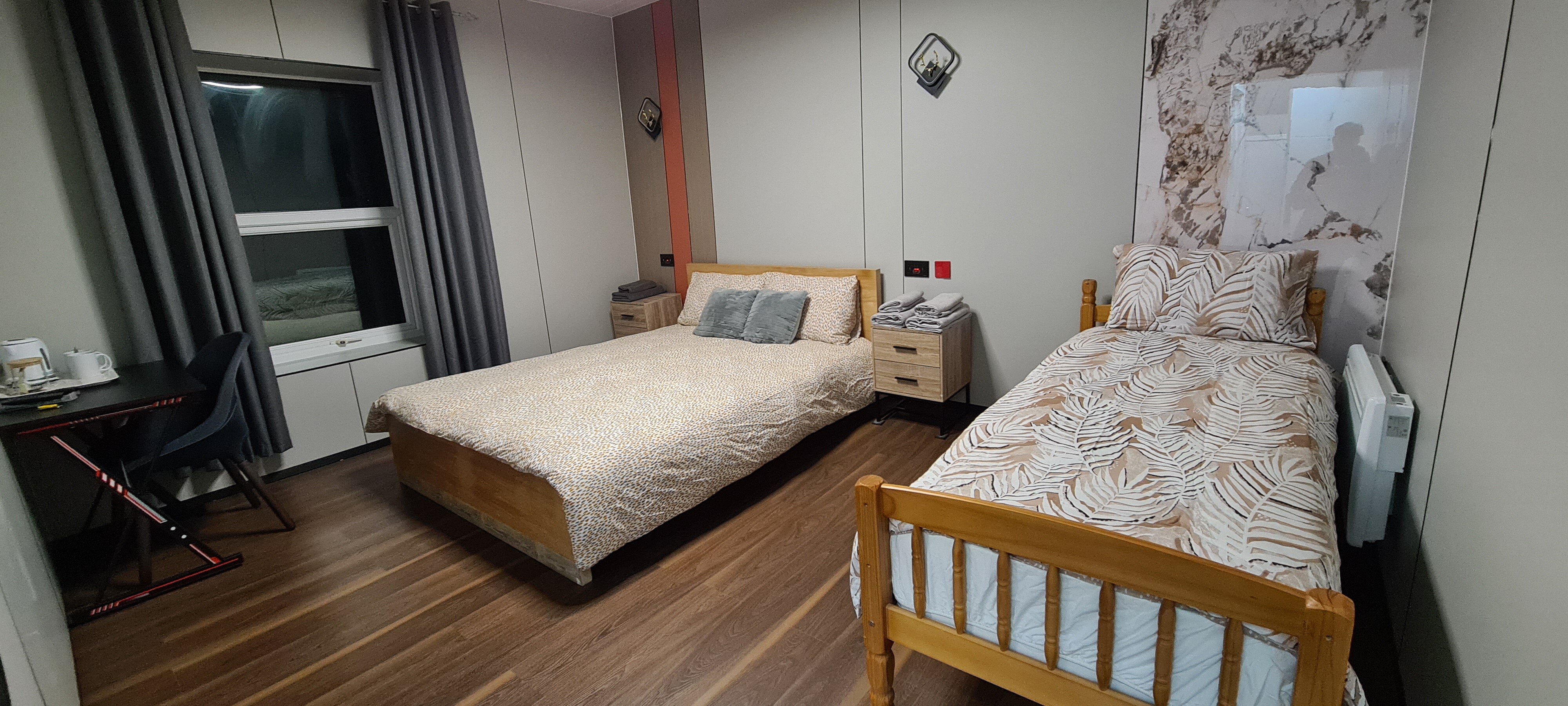 OYO Welsh Holiday Accommodation - Modern Stay - Tap to explore photos