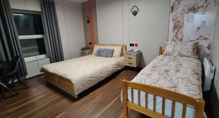 OYO Welsh Holiday Accommodation - Modern Stay Room Type - Standard Family of 3 Room