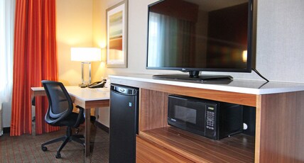 Holiday Inn Express and Suites Calgary University Room Type - 1 King Standard Comm Mobility Accessible Roll in Shower Holiday Inn Express and Suites Calgary University Room Type - 1 King Standard Comm Mobility Accessible Roll in Shower