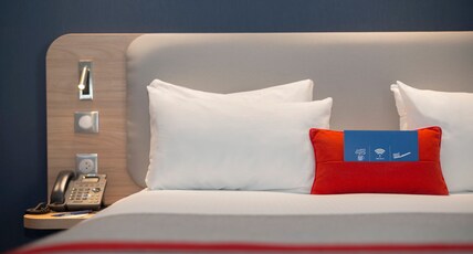 Holiday Inn Express PARIS - VELIZY Room Type - 1 Double Standard Top Floor with Free Breakfast Holiday Inn Express PARIS - VELIZY Room Type - 1 Double Standard Top Floor with Free Breakfast