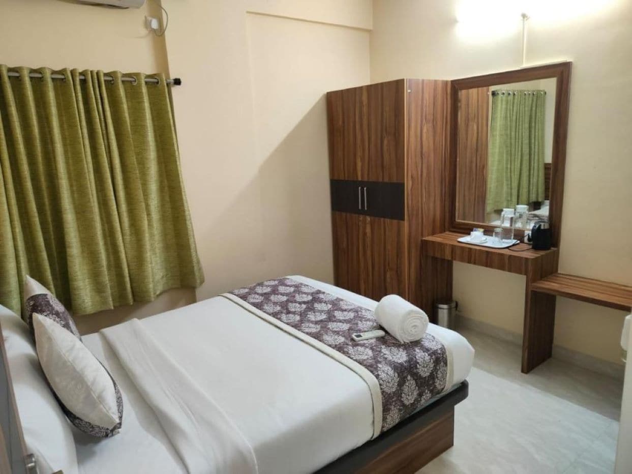 Golden Chariot 1bhk Studio Rooms Manyata Tech Park - Tap to explore photos