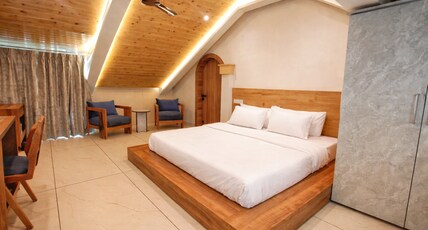 Brookfield Room Type - Attic King Room Mt. View