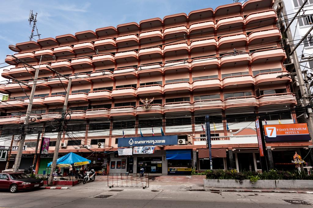7 Stay Pattaya Hotel (formally 7 Days Premium Hotel Pattaya) - Tap to explore photos