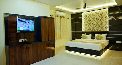 HOTEL GOLDEN BLISS Room Type - Suite Room