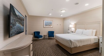 Prestige Beach House, BW Premier Collection Room Type - 1 Queen Bed, Non-Smoking, Interior Room, No Window In Room, Wet Bar, Microwave And Refrigerator, Wi-