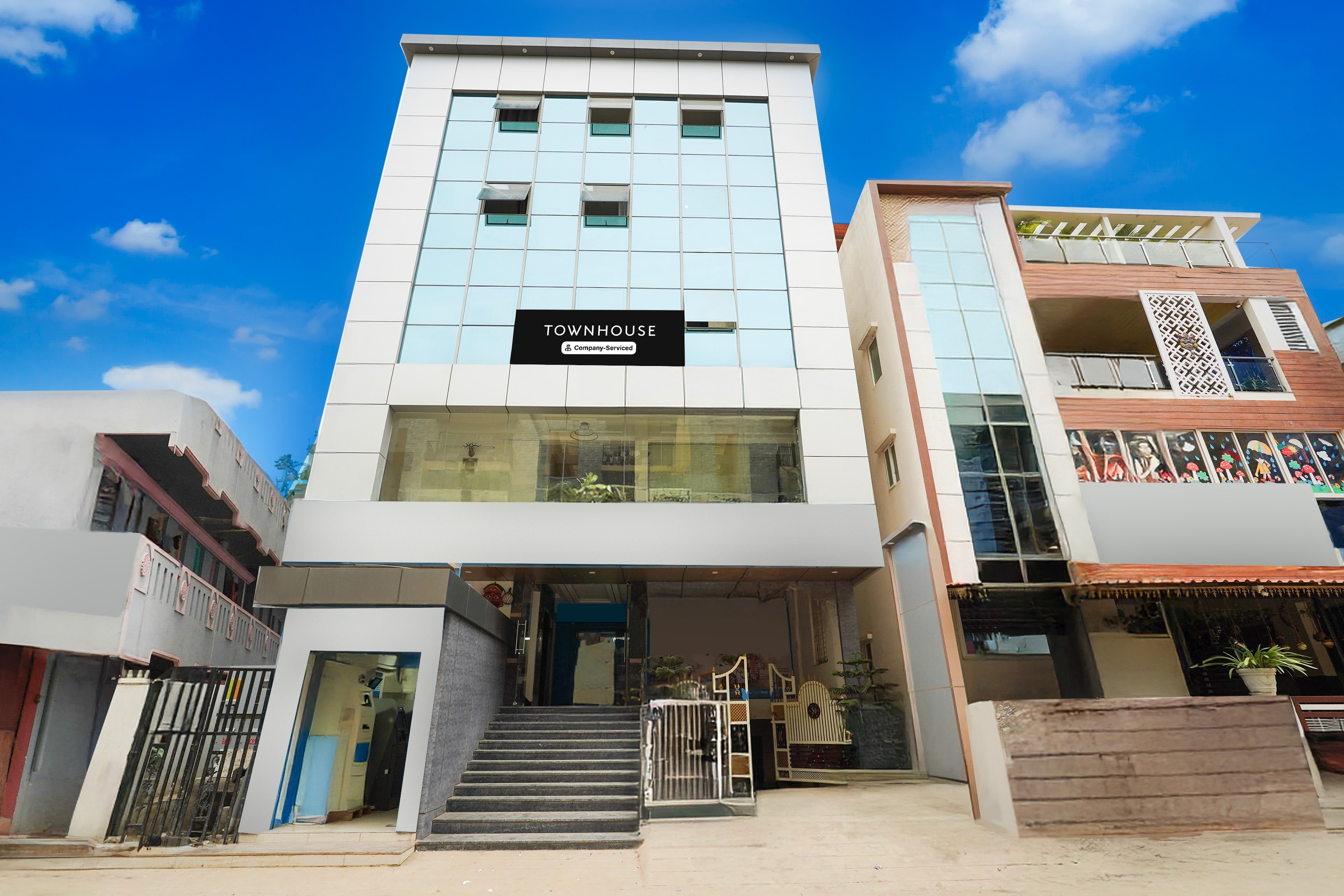 Super Townhouse Whitefield Railway Station Formerly Kadugudi Whitefield - Tap to explore photos