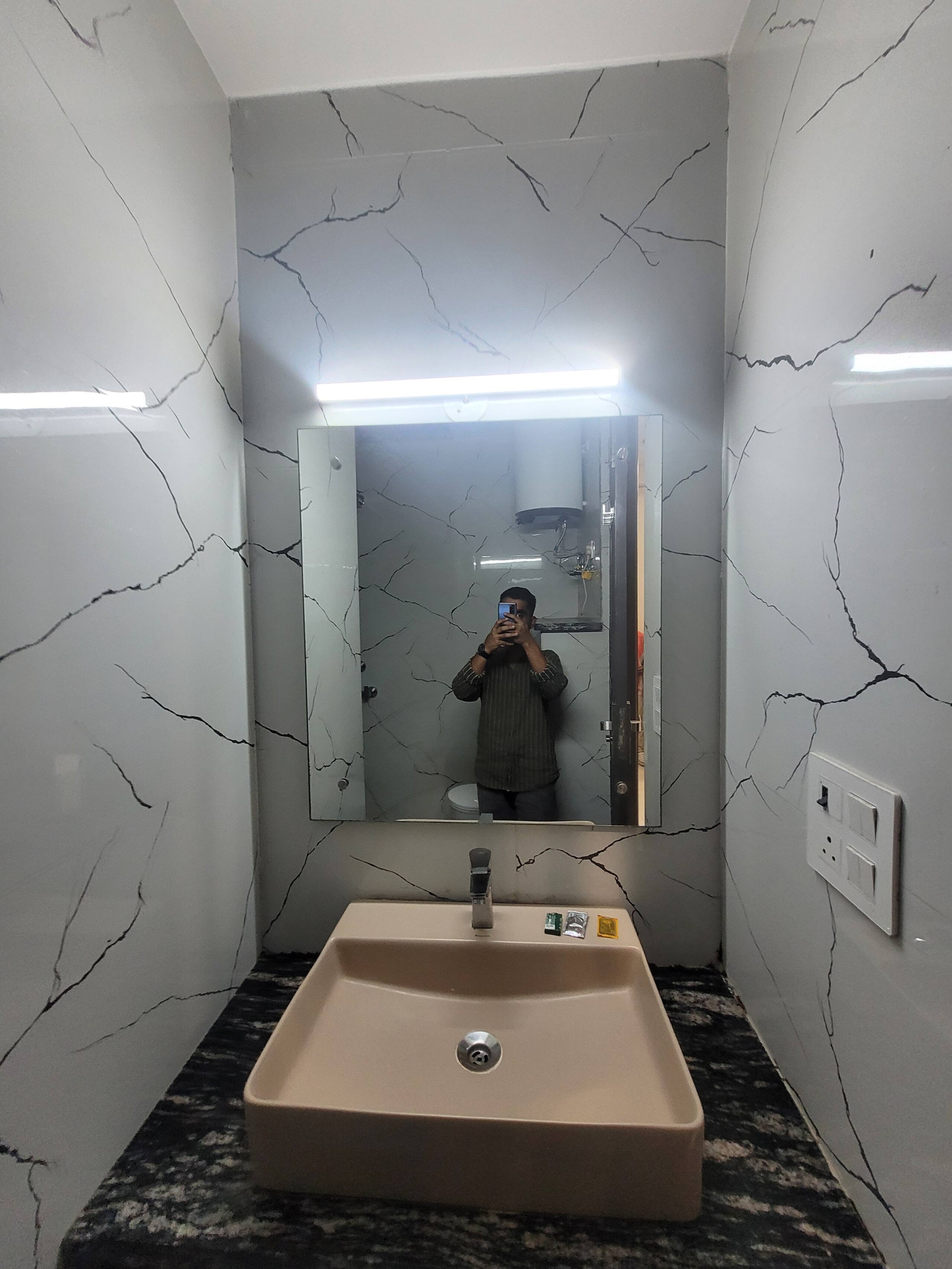 Ryoko Stays Modern Studio Opp Medanta Sector 39 - Tap to explore photos