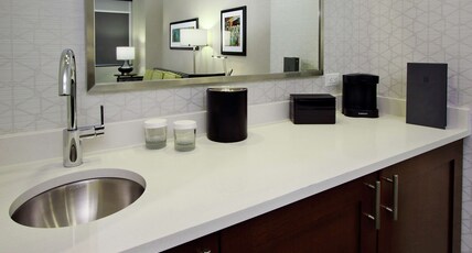 Embassy Suites Pittsburgh-Downtown Room Type - 1 KING BED 2 ROOM SUITE