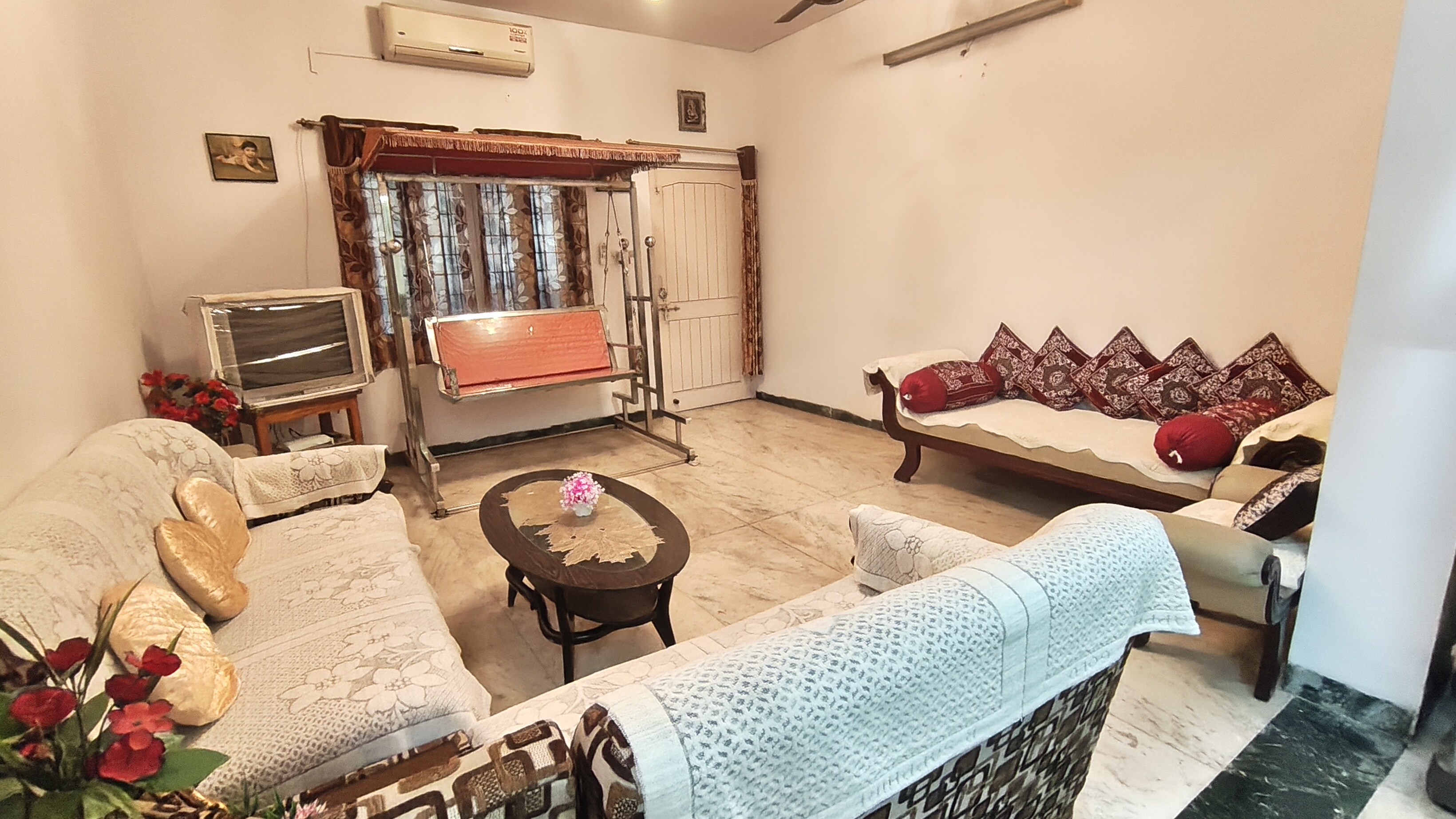 Luxurious AC 3BHK Villa in Jabalpur - Tap to explore photos