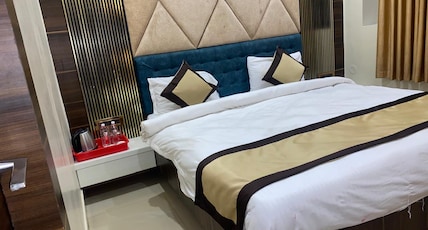 New Grand Hotel Room Type - Deluxe double bed New Grand Hotel Room Type - Deluxe double bed